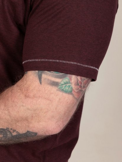 D555 Baldwin Grumpy Old Man Club Print Crew Neck T-shirt Burgundy/ Black Twist - Μακό μπλουζάκια - Aνδρικά μπλουζεσ μεγάλα μεγέθη