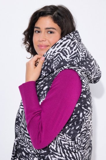 Ulla Popken 838435 Μακρύ καπιτονέ γιλέκο με στάμπα Μαύρο - Αμάνικα μπουφάν - 