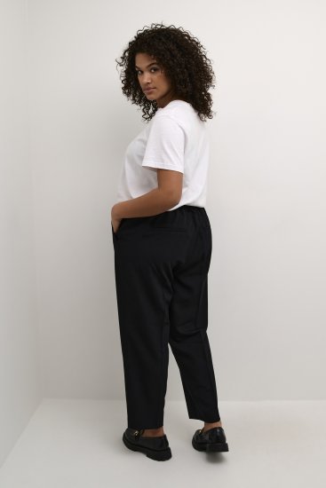 Kaffe Curve Sakira Cropped παντελόνι Βαθύ μαύρο - Τζιν & Παντελόνια για Γυναίκες σε Μεγάλες Μεγέθη – Plus Size - 